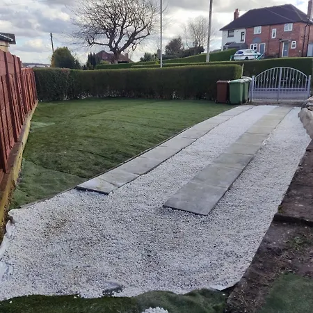 Comfortable 3 Bedrooms House - Ideal For Family And Contractors - Free Wifi, Projector In Bedroom And Free Parking For 2 Cars Leeds (West Yorkshire)