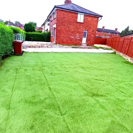 Comfortable 3 Bedrooms House - Ideal For Family And Contractors - Free Wifi, Projector In Bedroom And Free Parking For 2 Cars