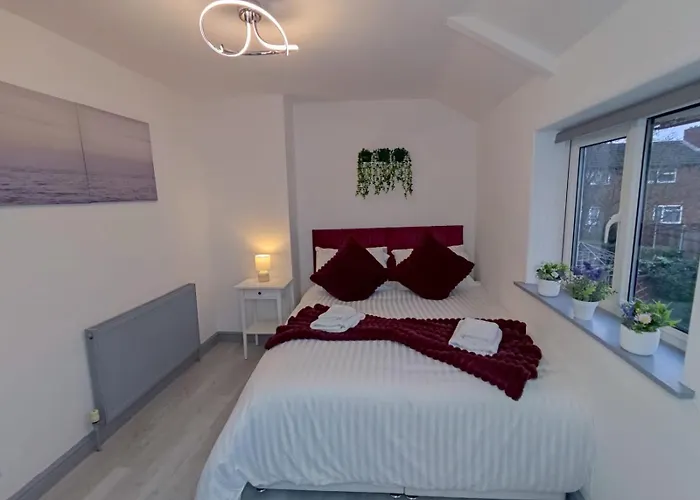 Comfortable 3 Bedrooms House - Ideal For Family And Contractors - Free Wifi, Projector In Bedroom And Free Parking For 2 Cars 度假居