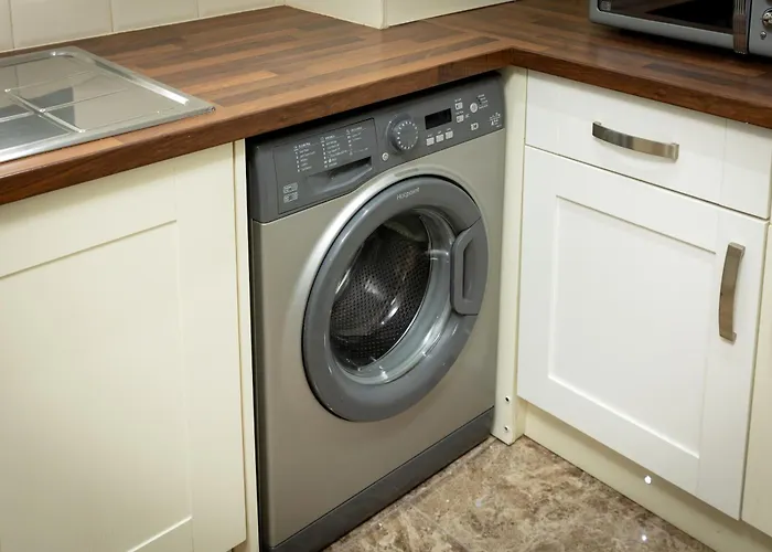 Comfortable 3 Bedrooms House - Ideal For Family And Contractors - Free Wifi, Projector In Bedroom And Free Parking For 2 Cars Holiday home *