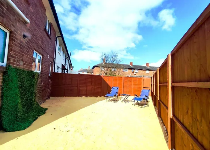 Comfortable 3 Bedrooms House - Ideal For Family And Contractors - Free Wifi, Projector In Bedroom And Free Parking For 2 Cars