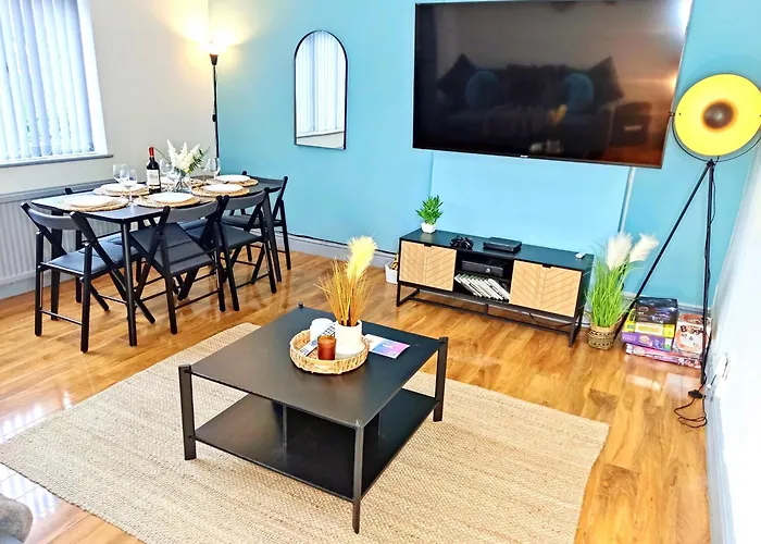 度假居 Comfortable 3 Bedrooms House - Ideal For Family And Contractors - Free Wifi, Projector In Bedroom And Free Parking For 2 Cars *