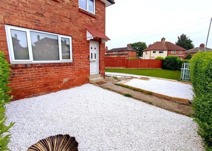 Comfortable 3 Bedrooms House - Ideal For Family And Contractors - Free Wifi, Projector In Bedroom And Free Parking For 2 Cars * 利兹