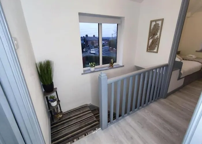 Comfortable 3 Bedrooms House - Ideal For Family And Contractors - Free Wifi, Projector In Bedroom And Free Parking For 2 Cars 利兹