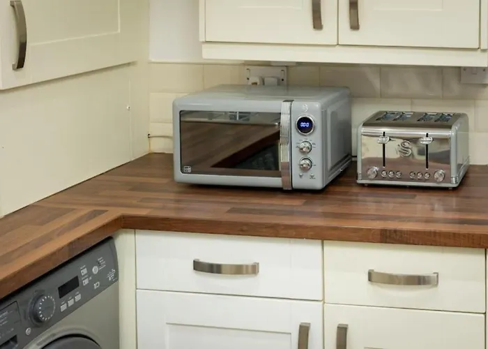 度假居 Comfortable 3 Bedrooms House - Ideal For Family And Contractors - Free Wifi, Projector In Bedroom And Free Parking For 2 Cars *