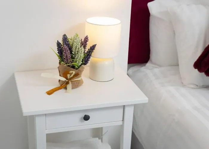 Comfortable 3 Bedrooms House - Ideal For Family And Contractors - Free Wifi, Projector In Bedroom And Free Parking For 2 Cars Holiday home *