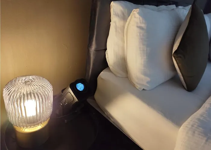 Comfortable 3 Bedrooms House - Ideal For Family And Contractors - Free Wifi, Projector In Bedroom And Free Parking For 2 Cars 度假居