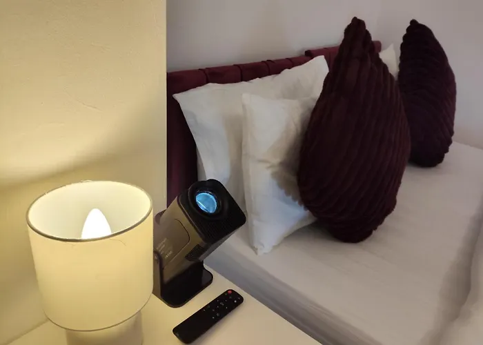 度假居 Comfortable 3 Bedrooms House - Ideal For Family And Contractors - Free Wifi, Projector In Bedroom And Free Parking For 2 Cars *