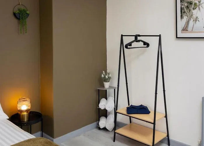 Comfortable 3 Bedrooms House - Ideal For Family And Contractors - Free Wifi, Projector In Bedroom And Free Parking For 2 Cars 度假居 *